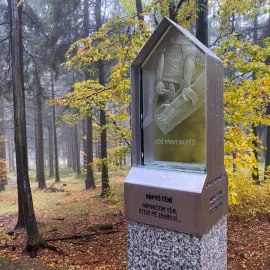 V Příchovicích otevřeli unikátní skleněnou křížovou cestu