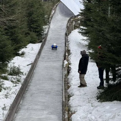 Na sáňkařské dráze ve Smržovce se opět závodí a trénuje