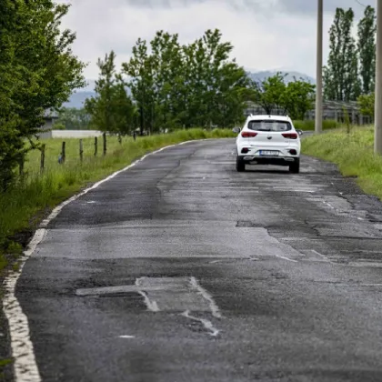 Liberec opraví Karlovskou silnici - jednu z nejhorších silnic ve městě