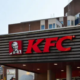 V liberecké pobočce KFC našla inspekce prošlé maso