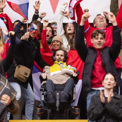 Bílí Tygři podporují projekt Fandíme stejně a pomáhají lidem s ALS